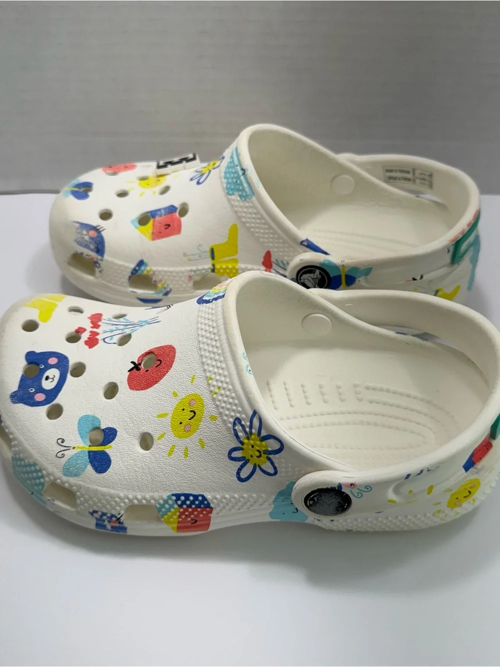 Crocs Kids' Classic Doodle Print Clogs, White & Multicolor Whimsical Pattern J1